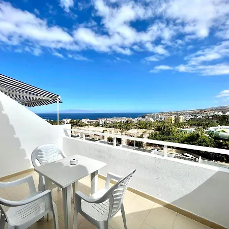 Apartment With Wifi, Pool, Close To The Shops And Restaurants In Tenerife South