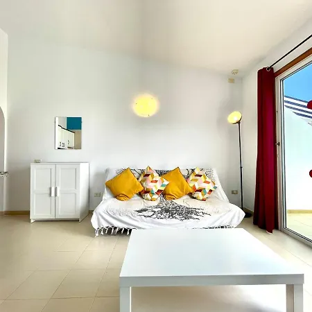 Apartment With Wifi, Pool, Close To The Shops And Restaurants In Tenerife South Apartamento