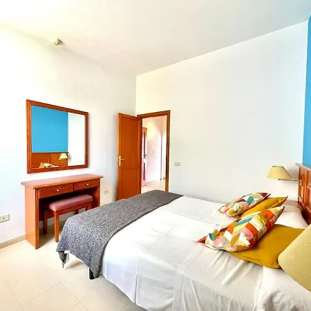 Apartment With Wifi, Pool, Close To The Shops And Restaurants In Tenerife South Apartmán Costa Adeje (Tenerife)