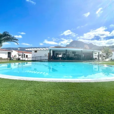 Apartment With Wifi, Pool, Close To The Shops And Restaurants In Tenerife South Apartmán Costa Adeje (Tenerife)