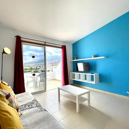 Apartment With Wifi, Pool, Close To The Shops And Restaurants In Tenerife South *