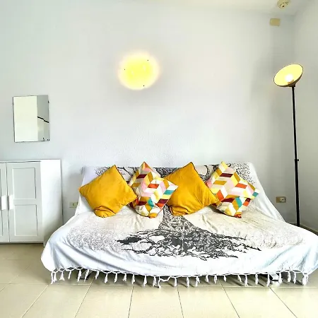 Apartment With Wifi, Pool, Close To The Shops And Restaurants In Tenerife South Apartmán