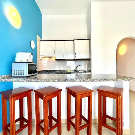 Apartmán Apartment With Wifi, Pool, Close To The Shops And Restaurants In Tenerife South *
