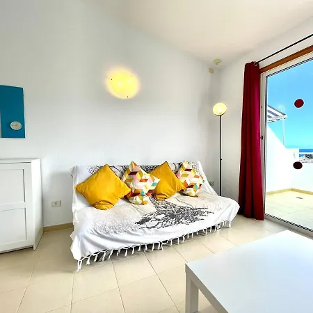 Apartment With Wifi, Pool, Close To The Shops And Restaurants In Tenerife South Apartmán Costa Adeje (Tenerife)
