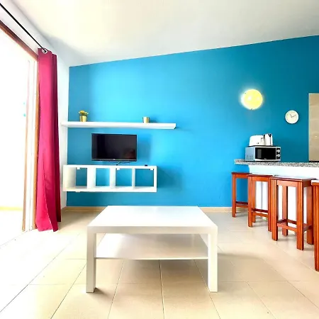 Apartment With Wifi, Pool, Close To The Shops And Restaurants In Tenerife South