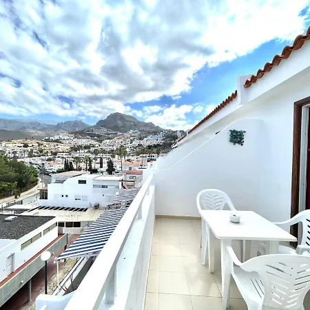 Apartment With Wifi, Pool, Close To The Shops And Restaurants In Tenerife South *