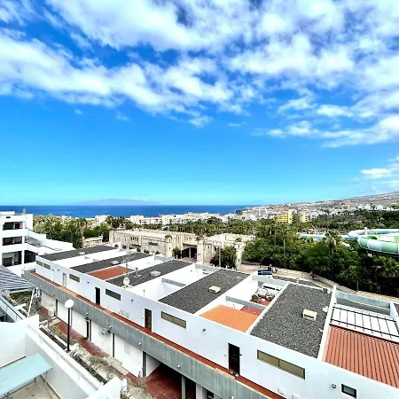 Apartment With Wifi, Pool, Close To The Shops And Restaurants In Tenerife South