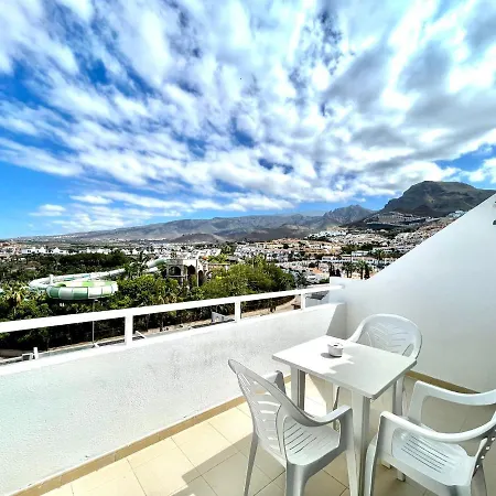 Apartment With Wifi, Pool, Close To The Shops And Restaurants In Tenerife South