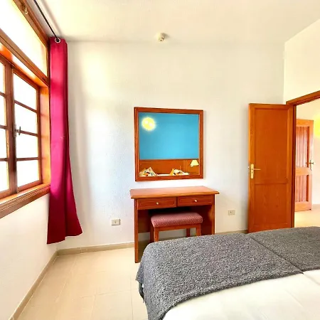 Apartment With Wifi, Pool, Close To The Shops And Restaurants In Tenerife South Apartman Costa Adeje (Tenerife)