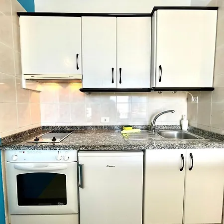 Apartment With Wifi, Pool, Close To The Shops And Restaurants In Tenerife South