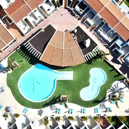 Apartment With Wifi, Pool, Close To The Shops And Restaurants In Tenerife South