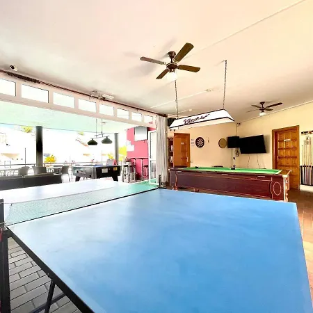 Apartment With Wifi, Pool, Close To The Shops And Restaurants In Tenerife South Apartman *