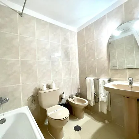 Apartment With Wifi, Pool, Close To The Shops And Restaurants In Tenerife South