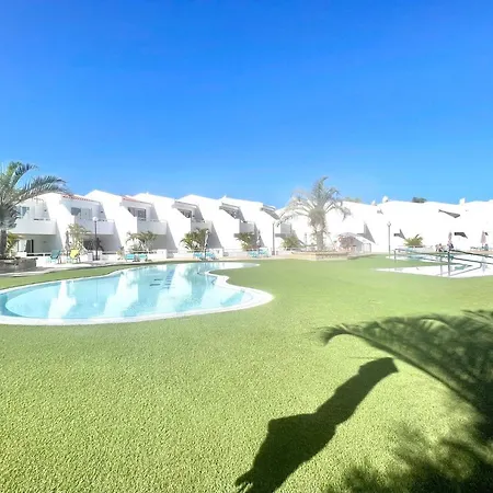 Apartment With Wifi, Pool, Close To The Shops And Restaurants In Tenerife South Apartman *