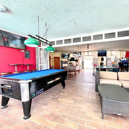 Apartman Apartment With Wifi, Pool, Close To The Shops And Restaurants In Tenerife South *