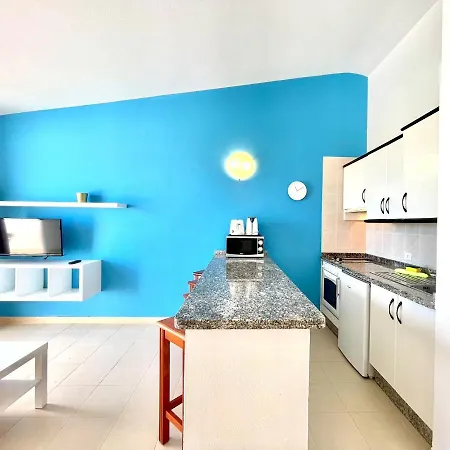 Apartment With Wifi, Pool, Close To The Shops And Restaurants In Tenerife South Apartman *