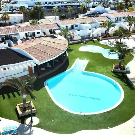 Apartment With Wifi, Pool, Close To The Shops And Restaurants In Tenerife South